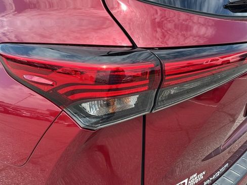 Used 2022 Toyota Highlander XSE FWD image 28