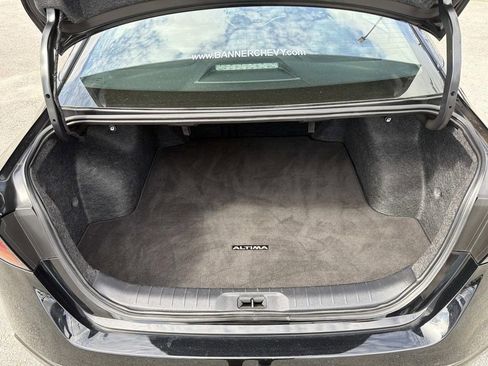Used 2025 Nissan Altima 2.5 SV FWD image 9
