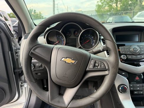 Used 2015 Chevrolet Cruze LS FWD image 21