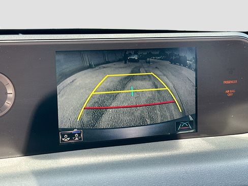 Used 2019 Lexus UX 200 FWD image 13