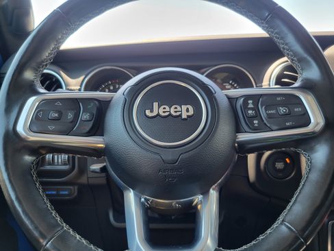 Used 2022 Jeep Wrangler Unlimited Sahara w/ Cold Weather Group AWD/4WD image 8