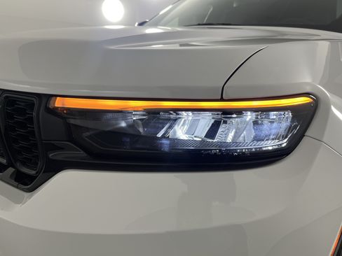 Used 2022 Jeep Grand Cherokee Altitude AWD/4WD image 26