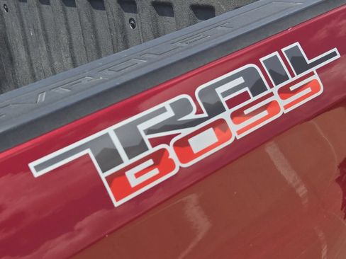 Used 2020 Chevrolet Silverado 1500 LT Trail Boss AWD/4WD image 15