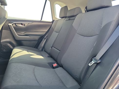 Used 2022 Toyota RAV4 XLE image 10