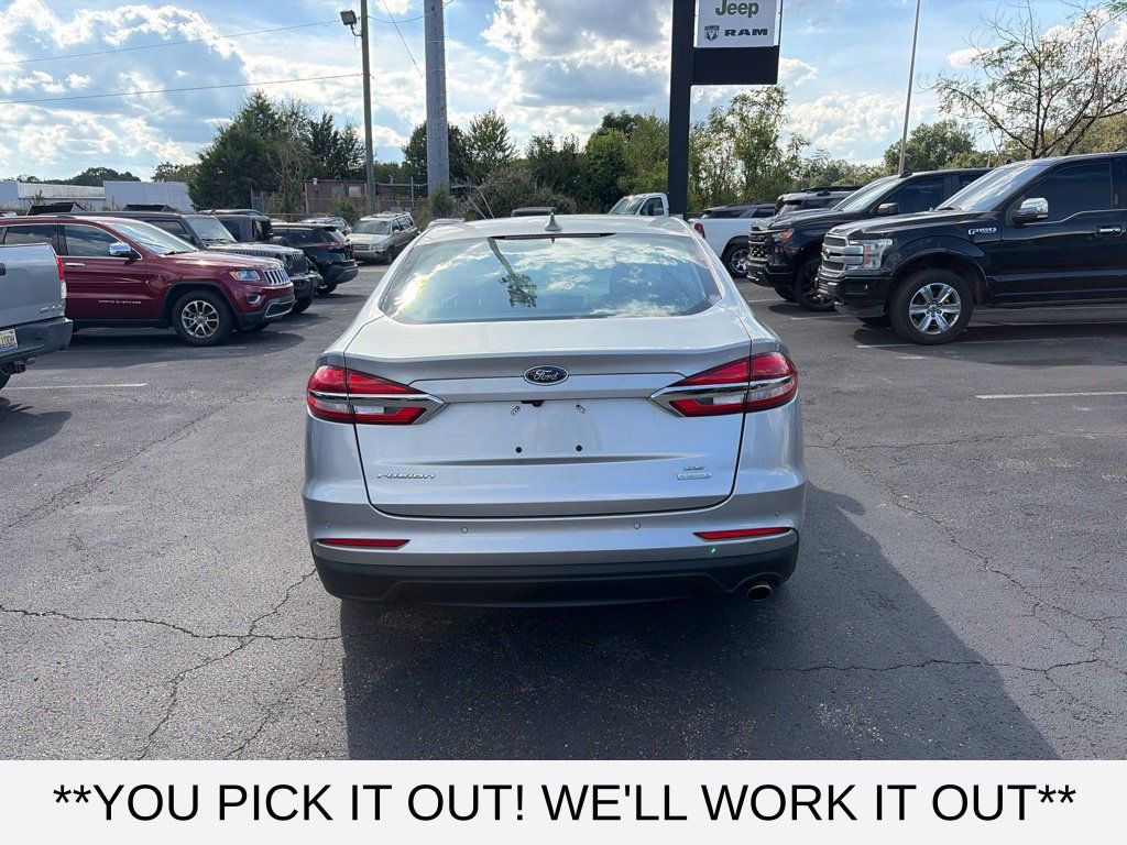 Used 2020 Ford Fusion SE FWD image 5