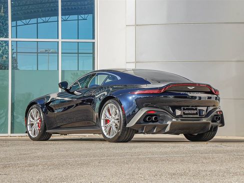 Used 2022 Aston Martin V8 Vantage Coupe image 15