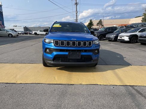 Used 2024 Jeep Compass Latitude AWD/4WD image 5