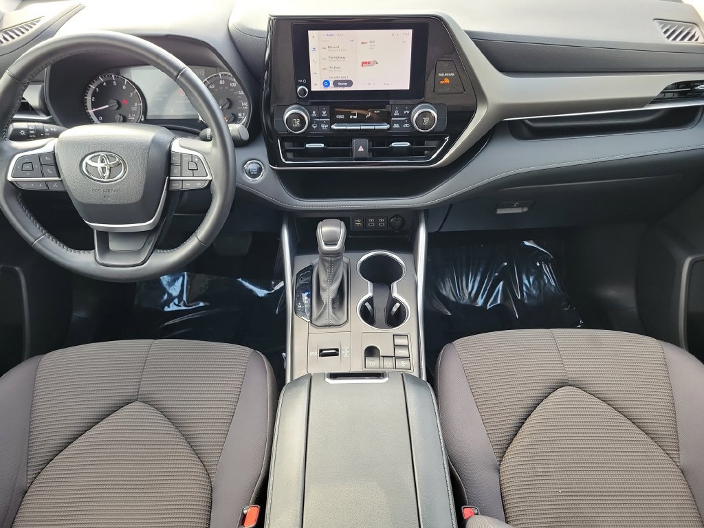 Used 2023 Toyota Highlander LE FWD image 9