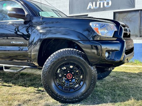 Used 2015 Toyota Tacoma 4x4 Double Cab w/ TRD Sport Package image 3