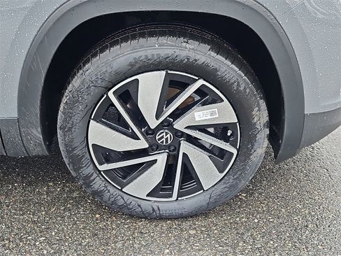 New 2025 Volkswagen Atlas SEL image 3