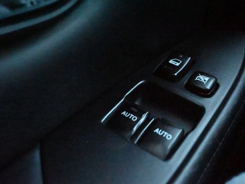 Used 2005 Lexus SC 430 Convertible image 61