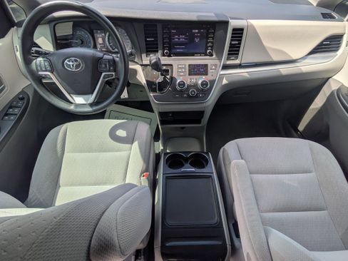 Used 2020 Toyota Sienna LE FWD image 14