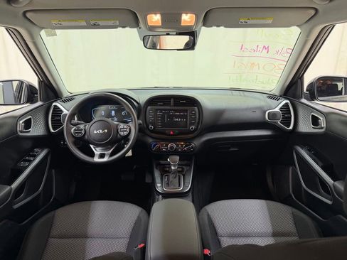 Used 2025 Kia Soul LX FWD image 21