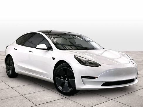 Used 2023 Tesla Model 3 Standard Range RWD image 2