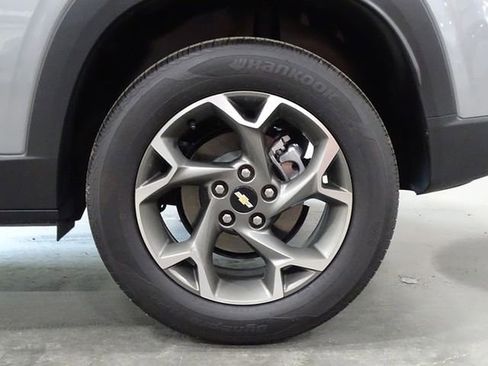 Used 2024 Chevrolet Trax LT FWD image 36