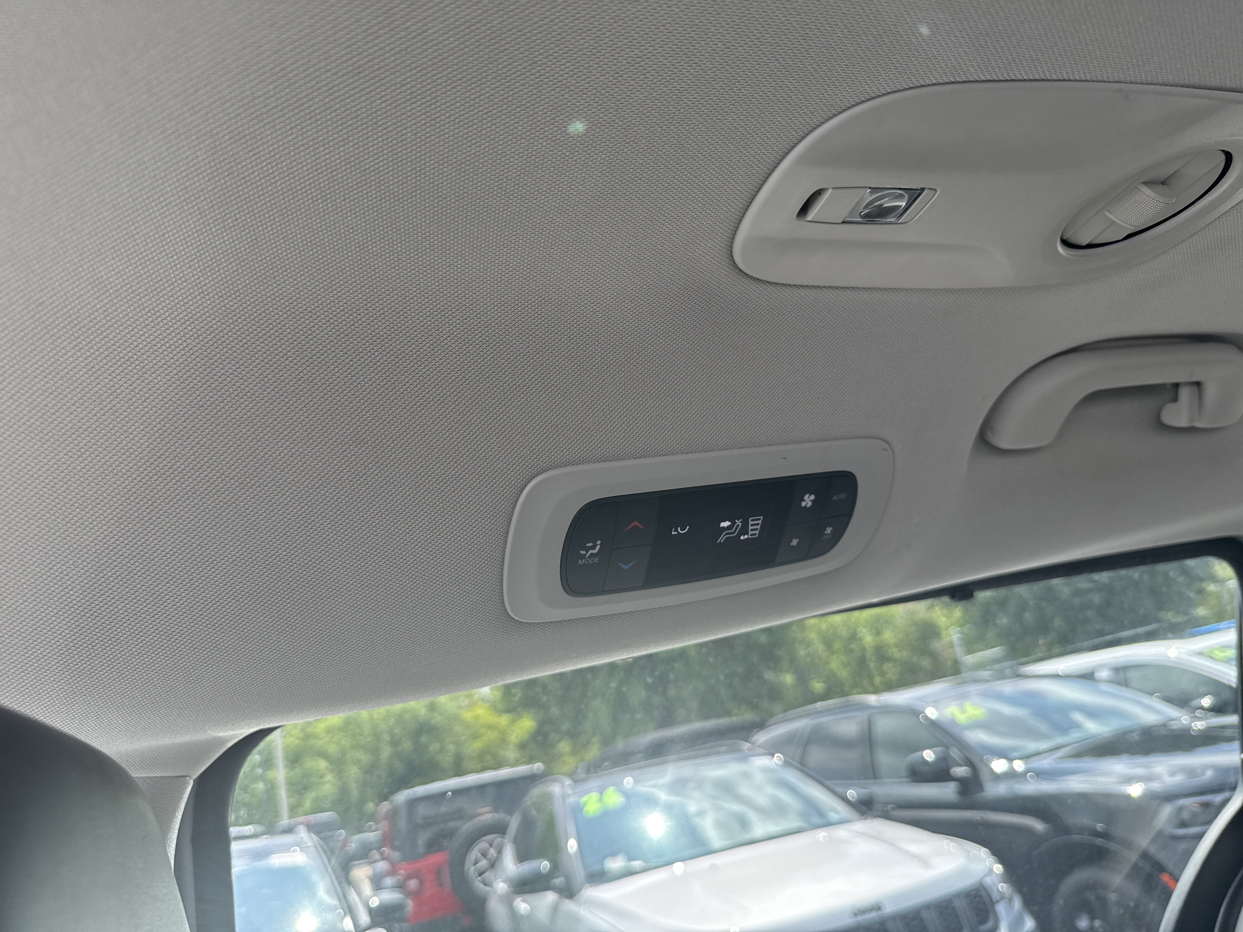 Used 2024 Chrysler Pacifica Touring-L FWD image 29