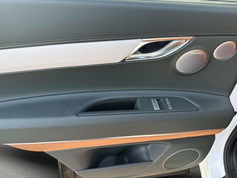 Used 2025 Genesis GV80 3.5T Prestige image 11