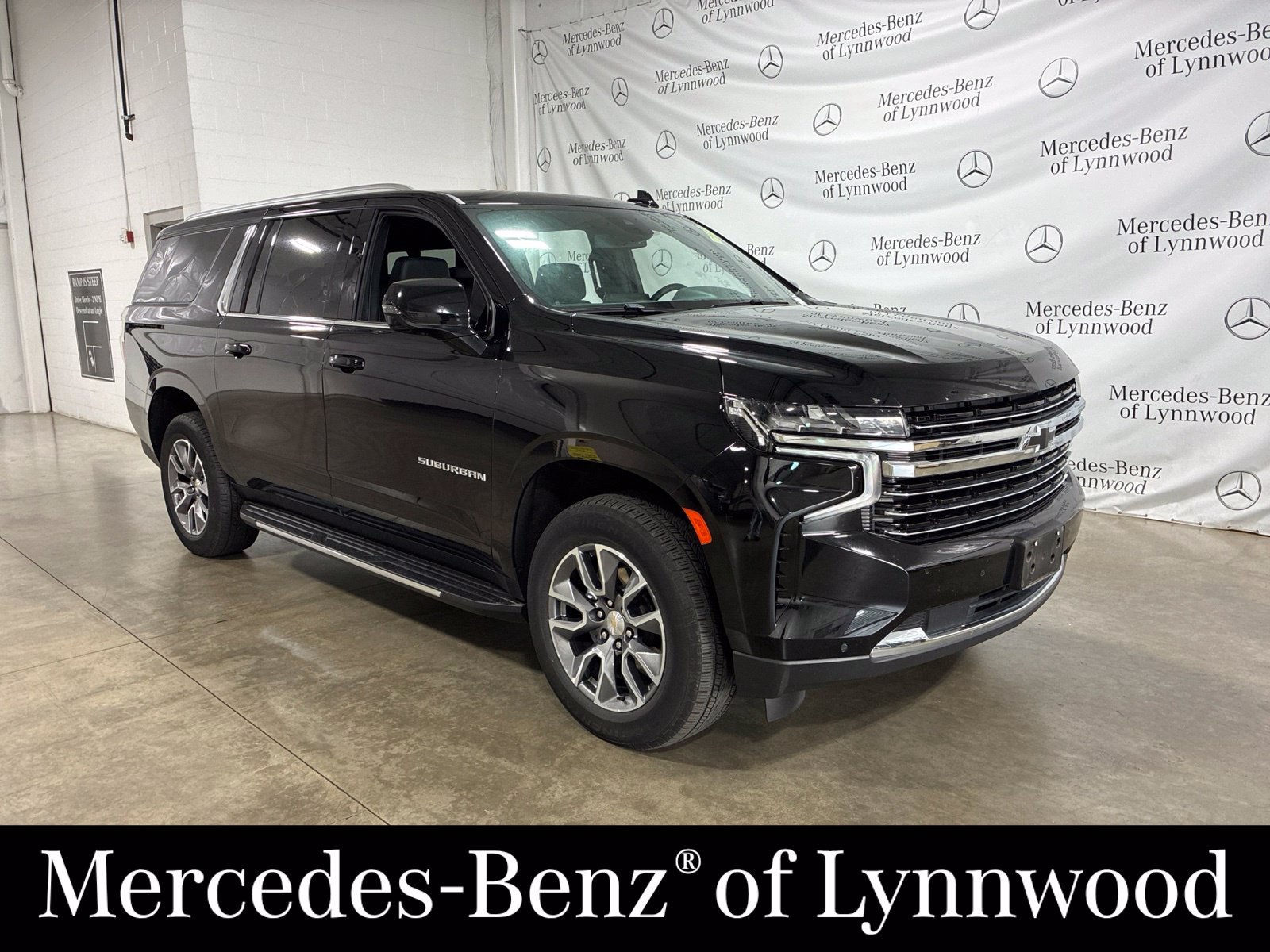 Used 2024 Chevrolet Suburban LT w/ Luxury Package AWD/4WD image 1