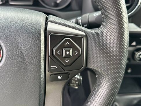 Used 2017 Toyota Tacoma TRD Off-Road image 21