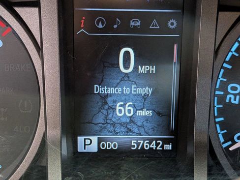 Used 2019 Toyota Tacoma TRD Off-Road AWD/4WD image 11