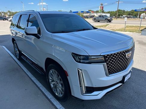 Used 2023 Cadillac Escalade Premium Luxury w/ LPO, Illumination Package RWD image 8
