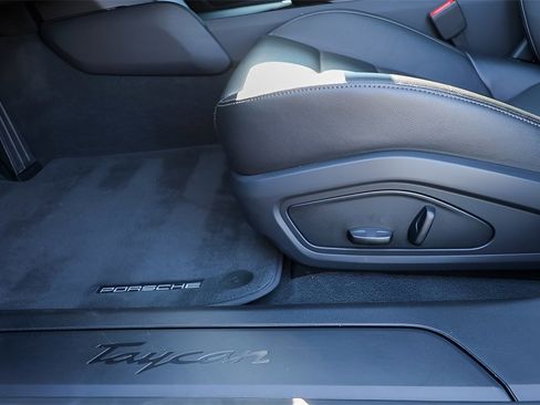 Used 2022 Porsche Taycan image 16