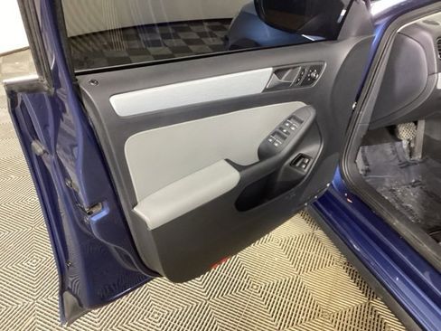 Used 2016 Volkswagen Jetta SEL Premium image 16