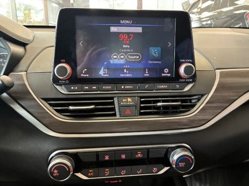 Used 2024 Nissan Altima 2.5 SV FWD image 23