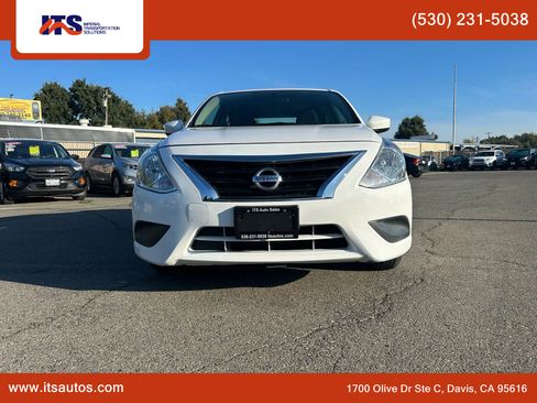 Used 2019 Nissan Versa SV image 3