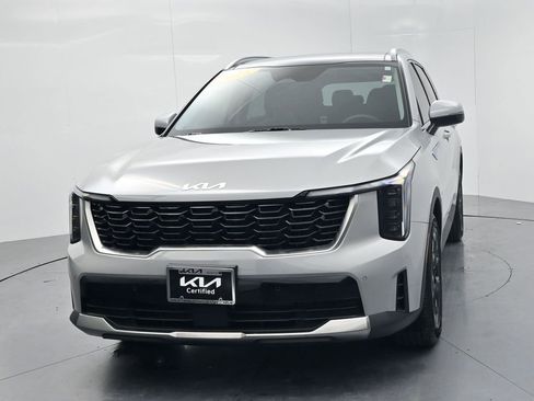 Used 2025 Kia Sorento S w/ Panoramic Sunroof Package image 3