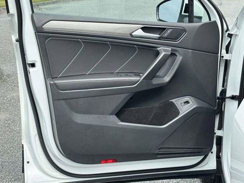 Used 2024 Volkswagen Tiguan SE image 15