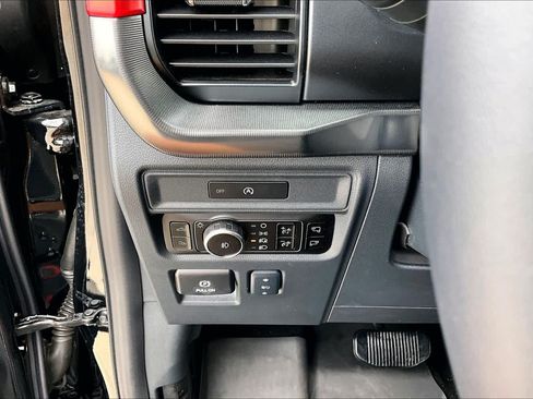 Used 2025 Ford F150 Raptor AWD/4WD image 33