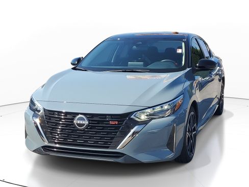 Used 2025 Nissan Sentra SR FWD image 3