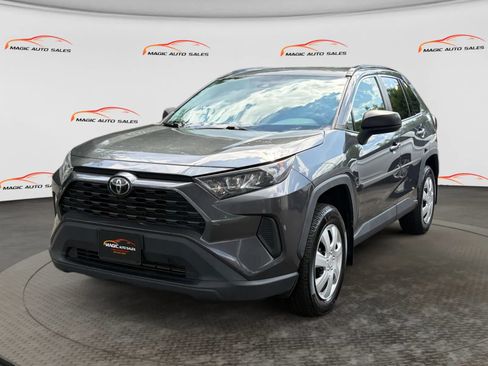 Used 2021 Toyota RAV4 LE AWD/4WD image 1