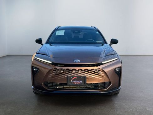 Used 2025 Toyota Crown Signia Limited image 2