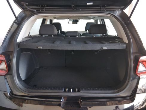 Used 2025 Hyundai Venue SEL FWD image 16