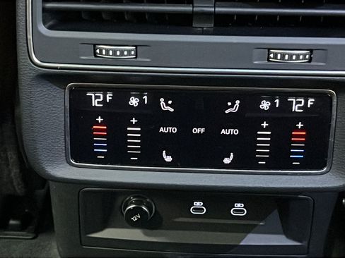 Used 2023 Audi Q7 2.0T Premium Plus w/ Premium Plus Package AWD/4WD image 40