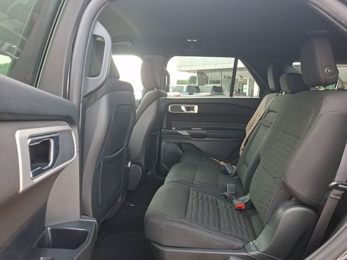Used 2020 Ford Explorer XLT AWD/4WD image 11