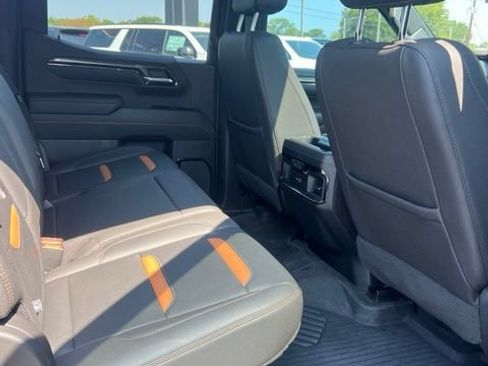 Used 2022 GMC Sierra 1500 AT4 w/ AT4 Premium Package AWD/4WD image 9