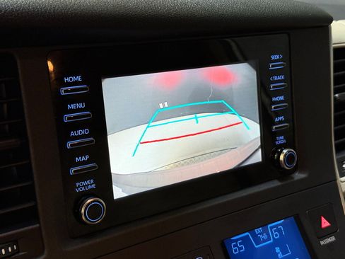 Used 2019 Toyota Sienna L image 28