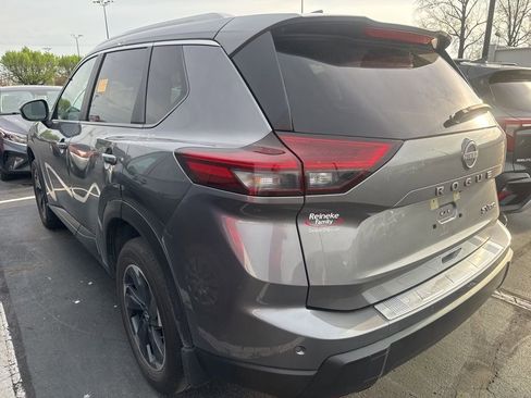 Used 2024 Nissan Rogue SV w/ SV Premium Package image 4