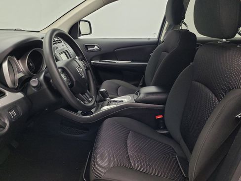 Used 2019 Dodge Journey SE image 17