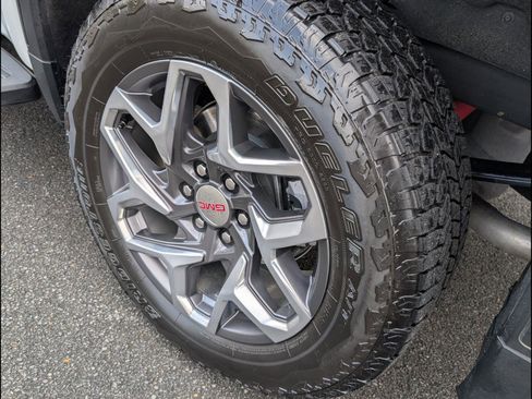 Used 2024 GMC Sierra 1500 SLT w/ SLT Premium Plus Package image 21