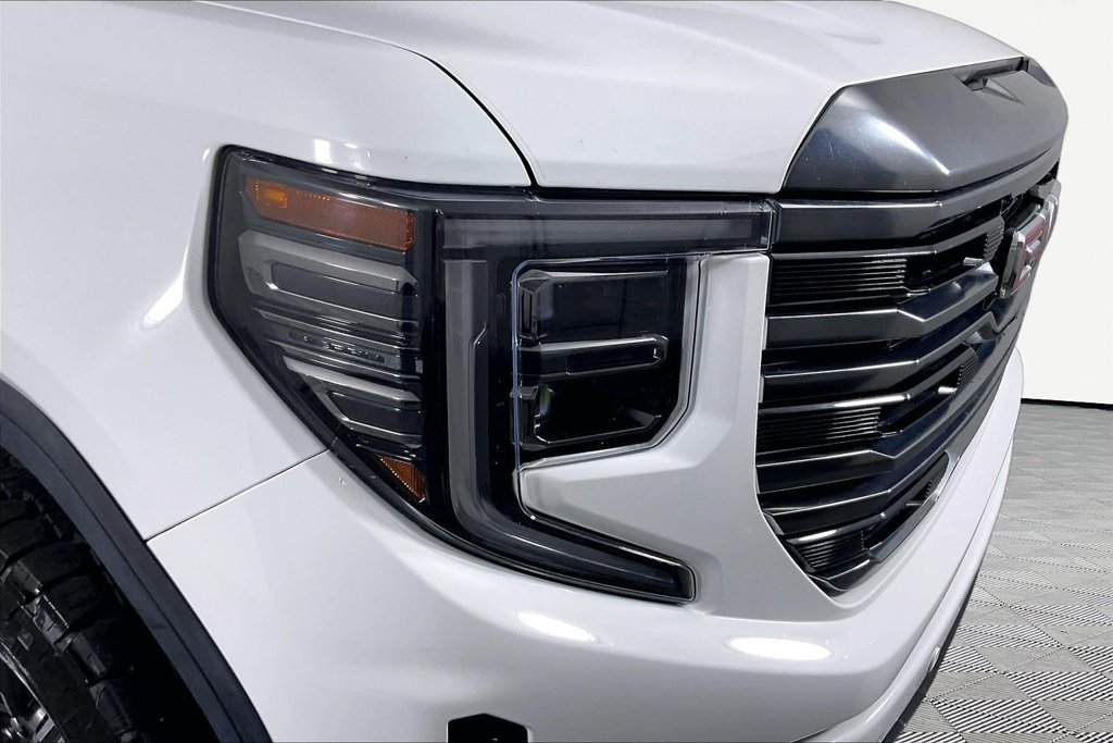 Used 2024 GMC Sierra 1500 AT4 w/ Technology Package AWD/4WD image 28