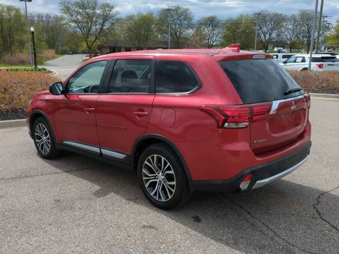 Used 2018 Mitsubishi Outlander ES AWD/4WD image 6