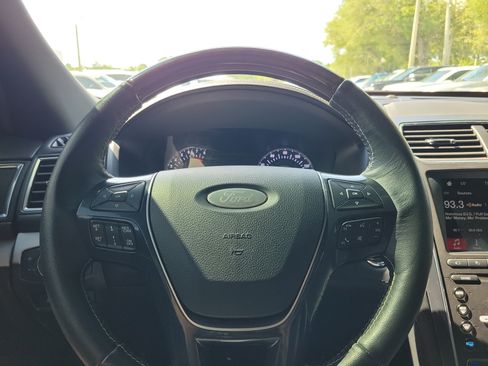 Used 2019 Ford Explorer Platinum AWD/4WD image 22