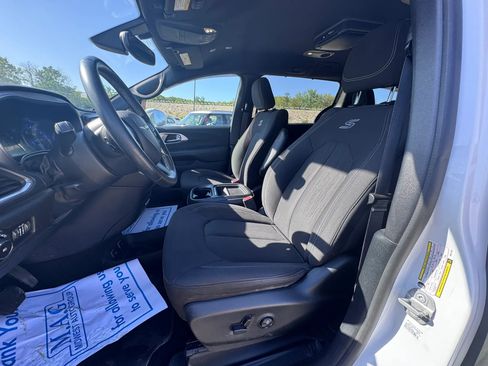 Used 2019 Chrysler Pacifica Touring Plus FWD image 13