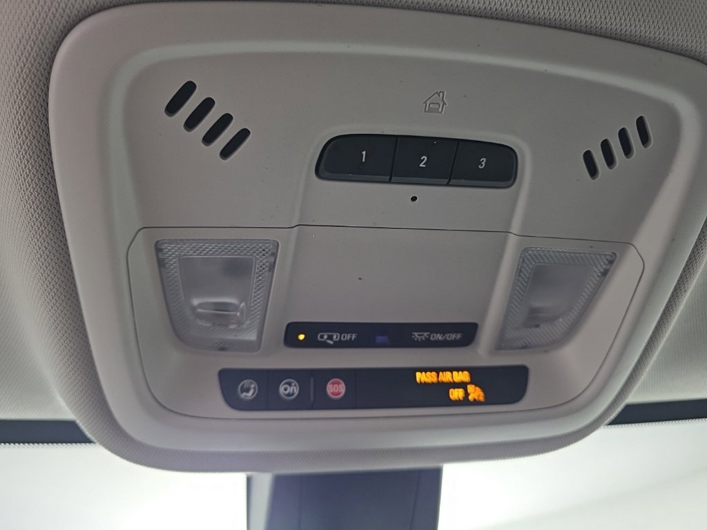 Used 2020 Chevrolet Traverse LT FWD image 24