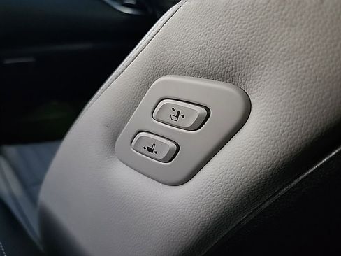 Used 2025 Genesis G70 2.5T w/ Sport Prestige Package image 20