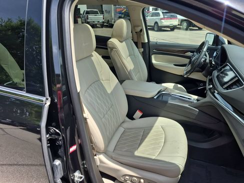 Used 2022 Buick Enclave Avenir w/ Avenir Technology Package AWD/4WD image 30